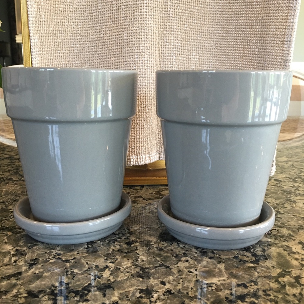 2 gray flower pots.